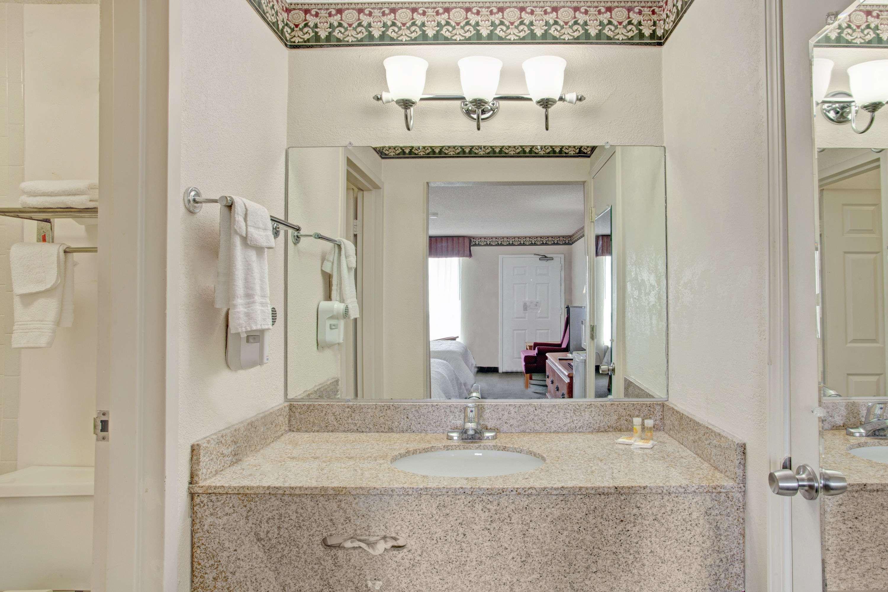 Days Inn & Suites By Wyndham Collierville Germantown Area Eksteriør bilde